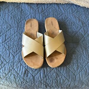 Izod Women's Gold Cross-Band Sandals
